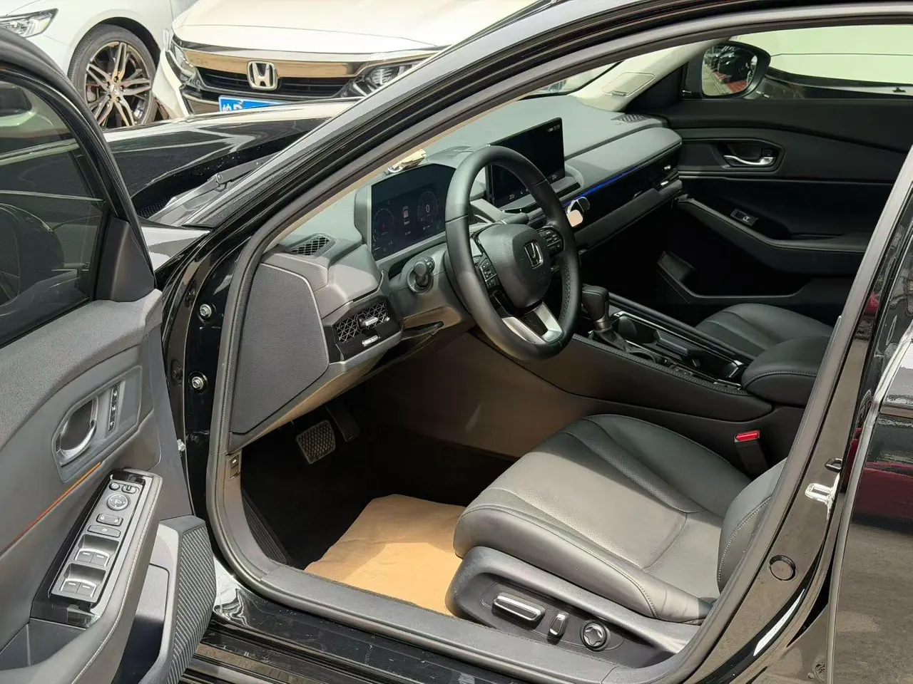 Honda 2025 11th Generation Accord 1.5T Stepless 260TURBO Sports Series Premium Edition Automatic Gear 3