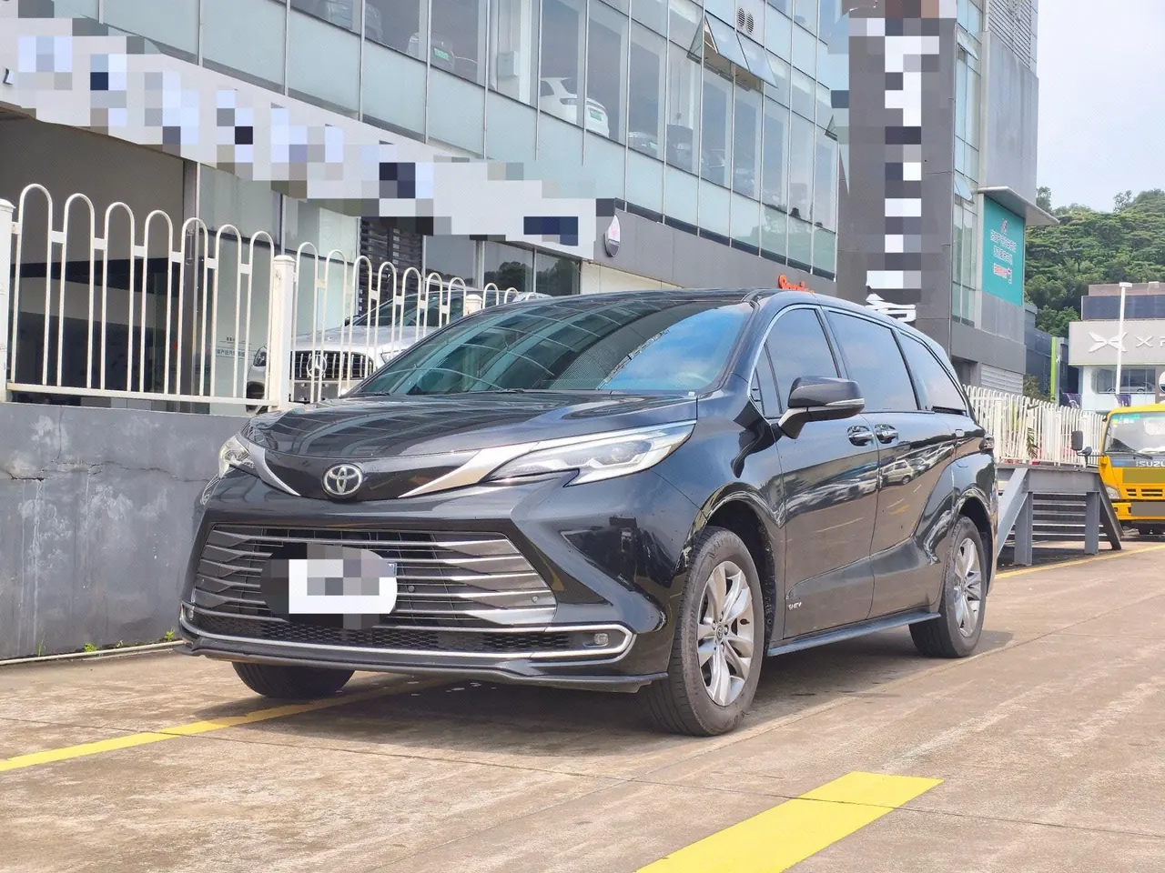 Toyota 2024 Sana 2.5 Stepless Four-wheel Drive Premium Edition Automatic Transmission - View 1