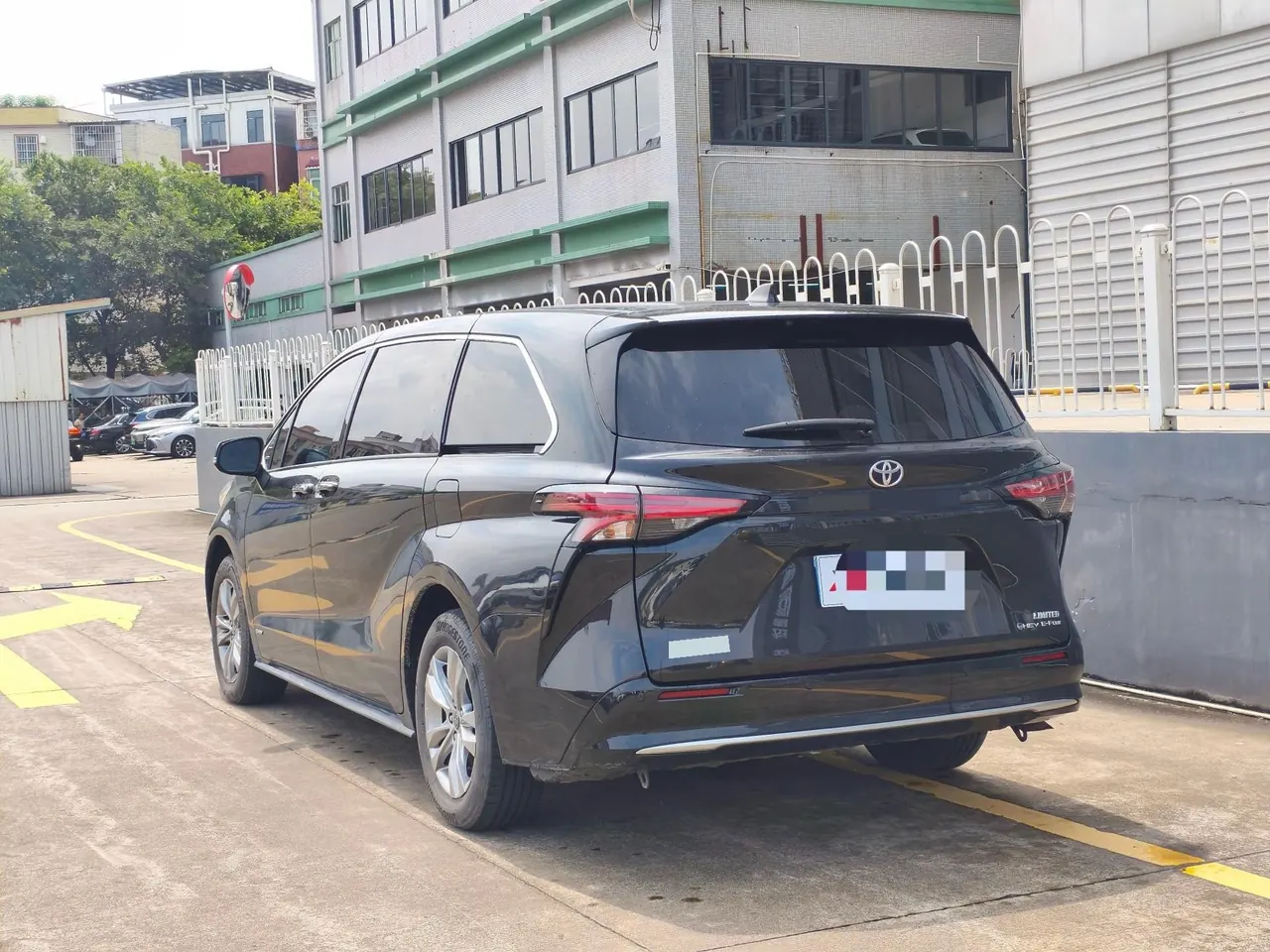 Toyota 2024 Sana 2.5 Stepless Four-wheel Drive Premium Edition Automatic Transmission 4