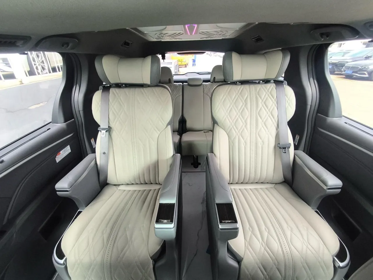 Toyota 2024 Sana 2.5 Stepless Four-wheel Drive Premium Edition Automatic Transmission 8