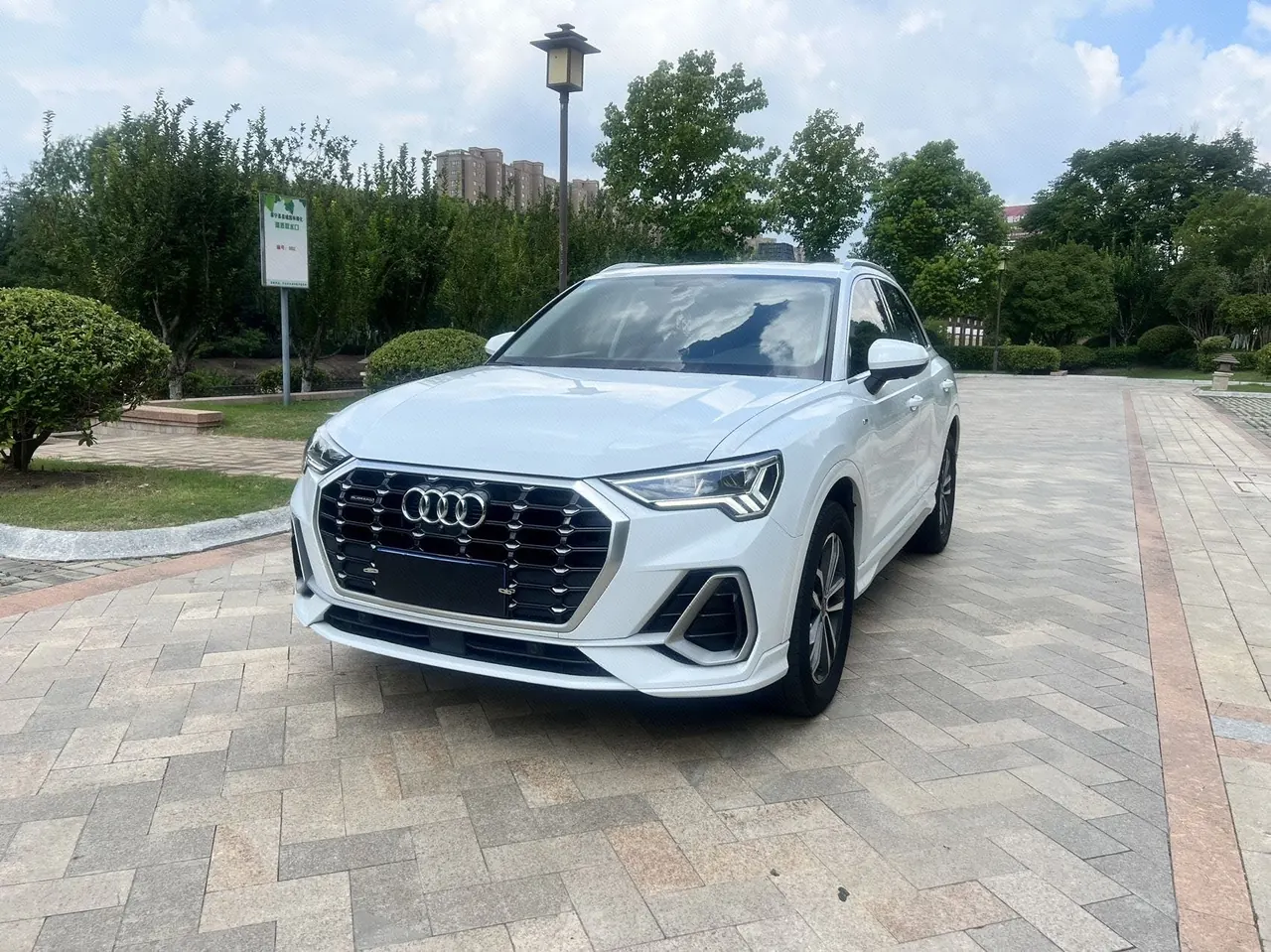 Audi 2022 Q3 1.4TFSI 35TFSI Fashion Elegant Automatic Gear - View 1