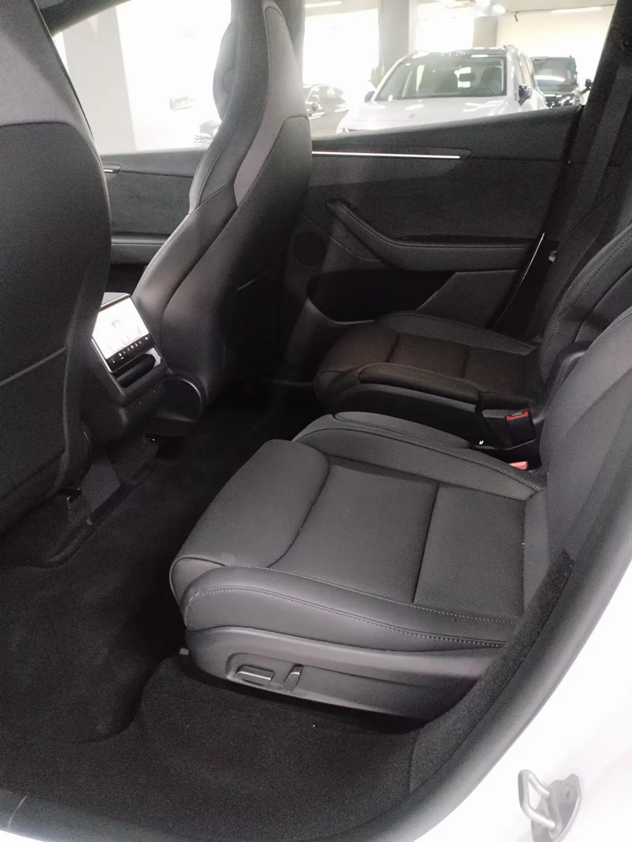 Tesla 2026 Model Y long endurance all-wheel drive version automatic transmission 5
