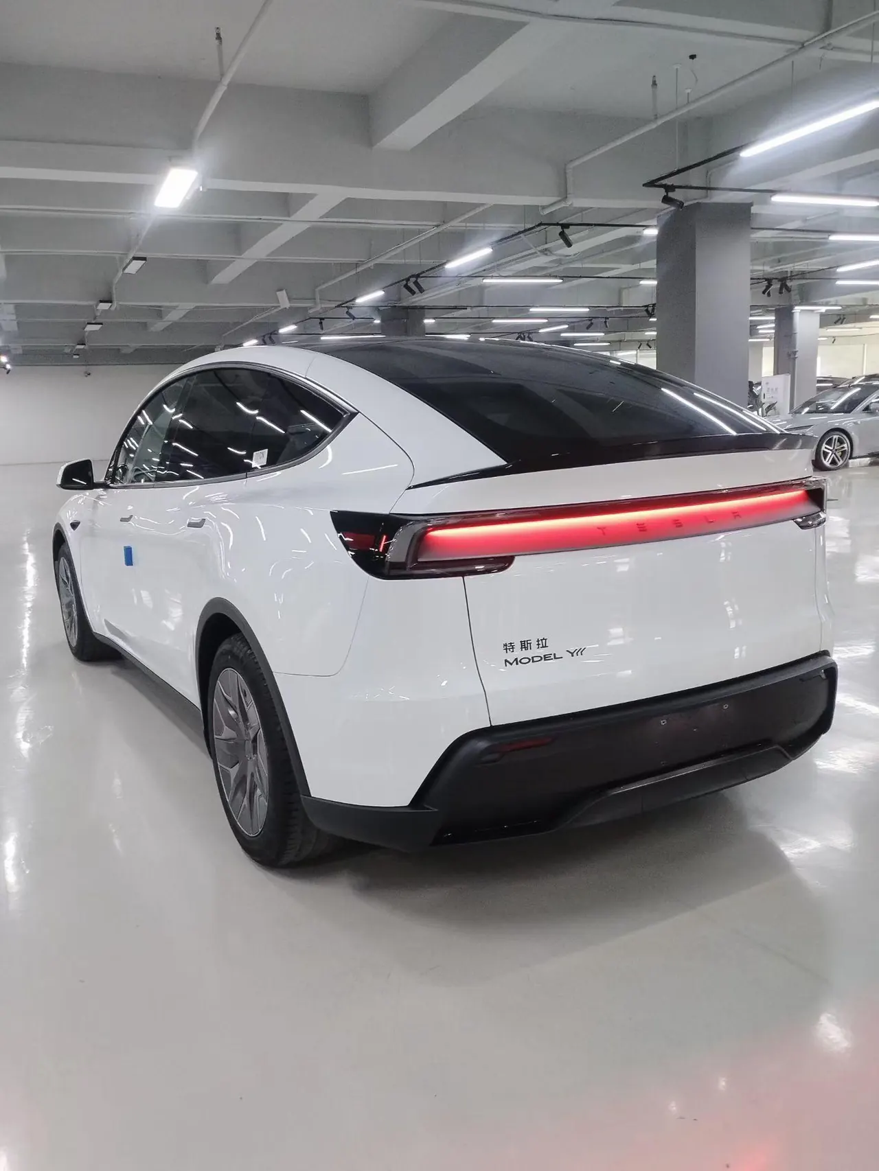 Tesla 2026 Model Y long endurance all-wheel drive version automatic transmission 7