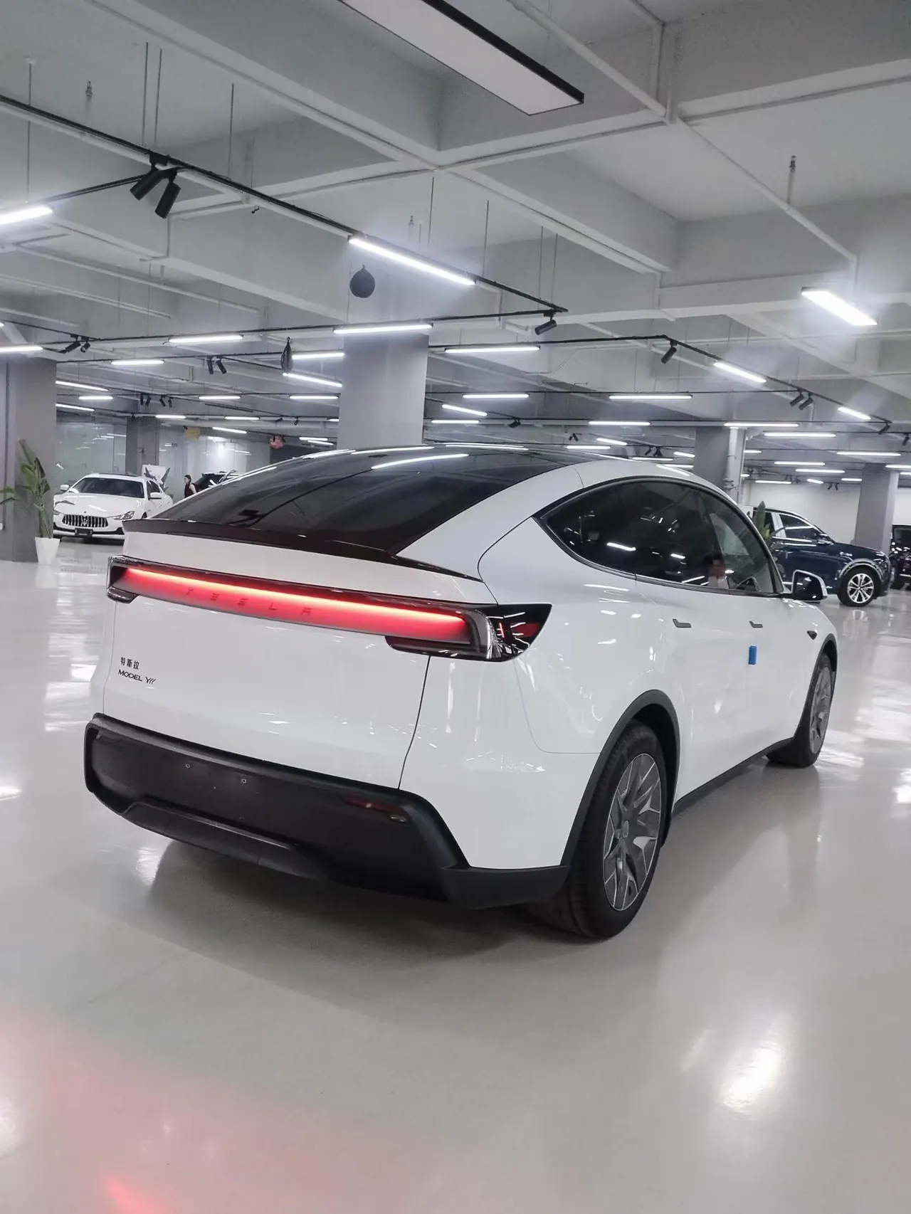 Tesla 2026 Model Y long endurance all-wheel drive version automatic transmission 9