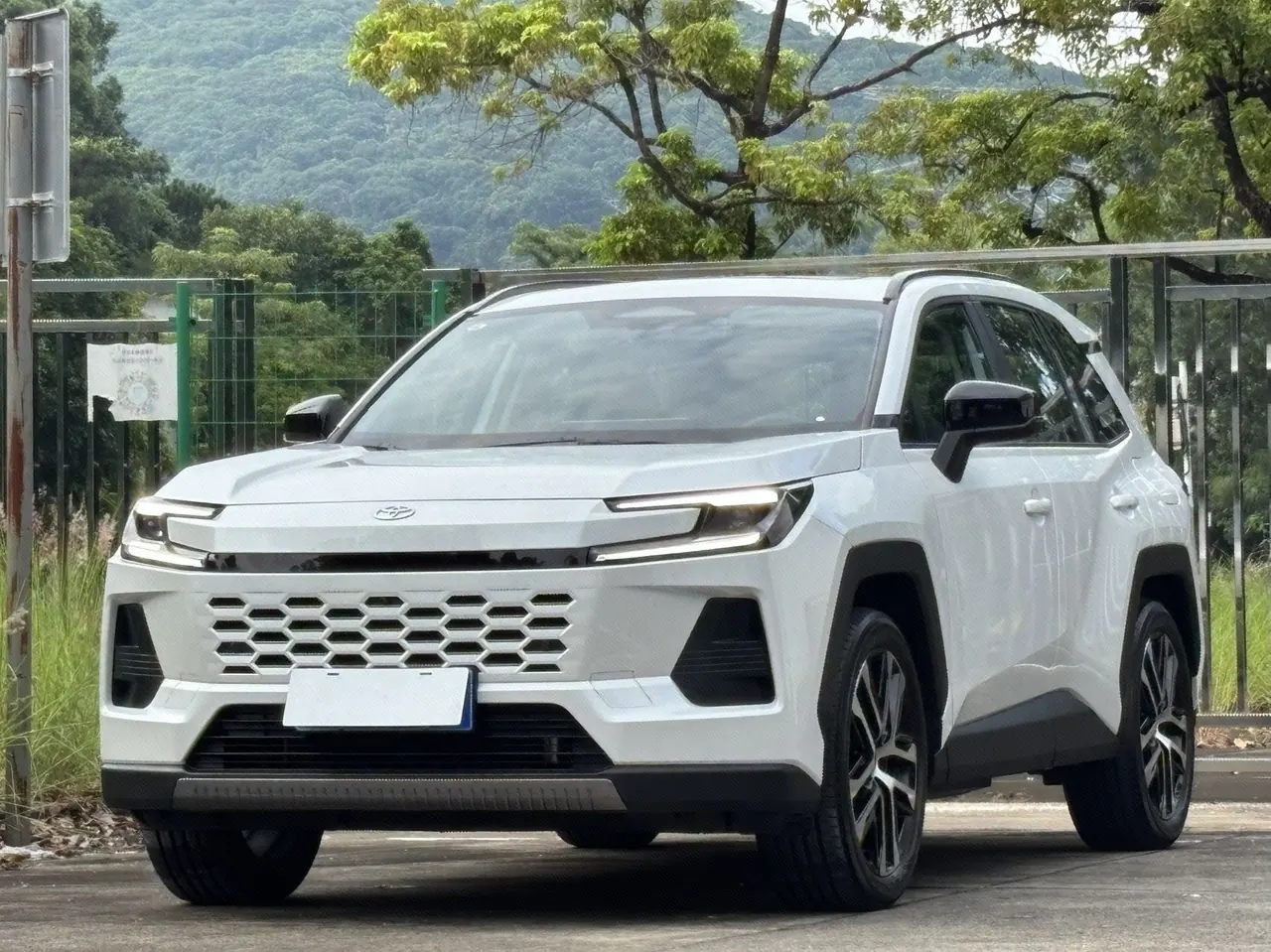 Toyota 2026 Weilanda Dual Engine 2.0 Stepless Intelligent Electric Hybrid PRO Automatic Gear - View 1
