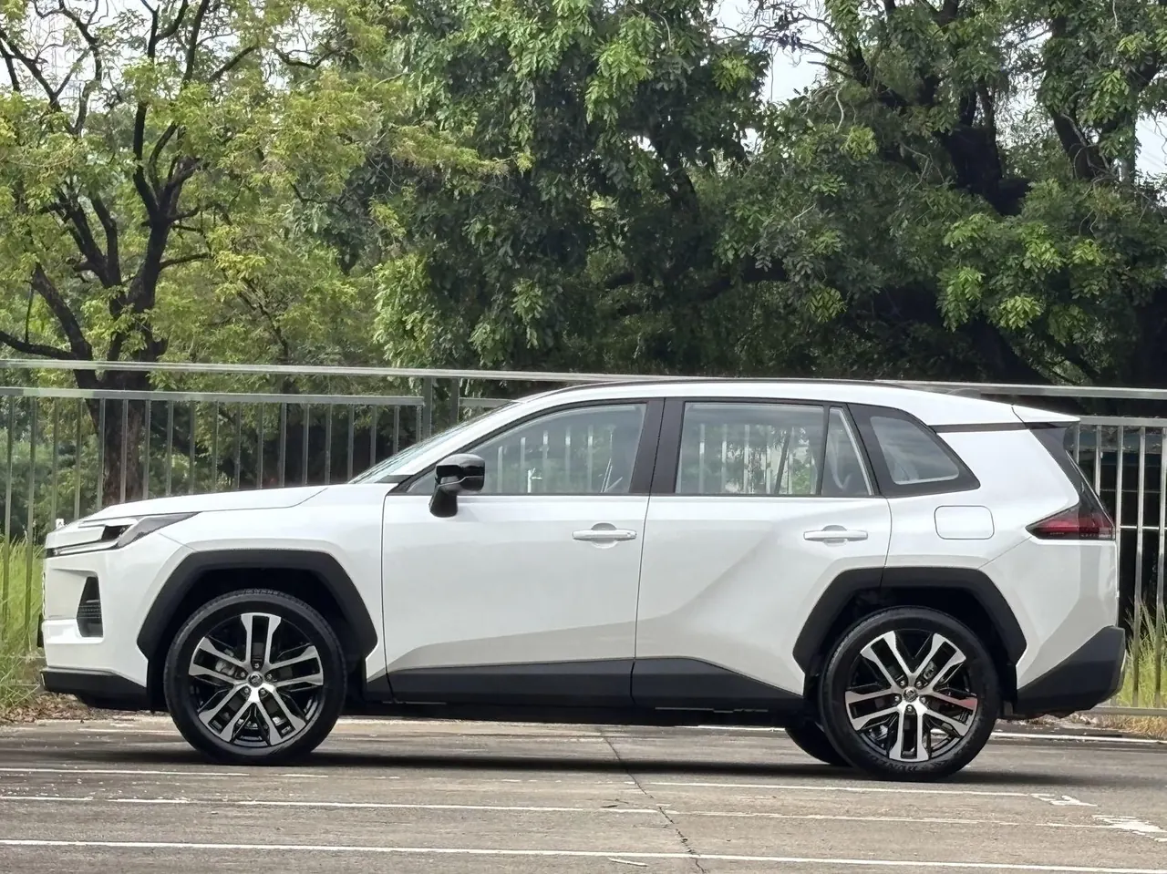 Toyota 2026 Weilanda Dual Engine 2.0 Stepless Intelligent Electric Hybrid PRO Automatic Gear 8