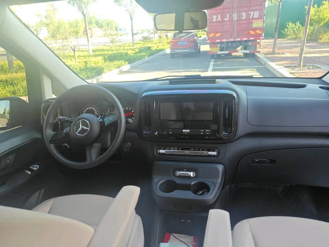 Mercedes Benz 2024 Vito 2.0T Elite Edition 7-seat Automatic Gear 4