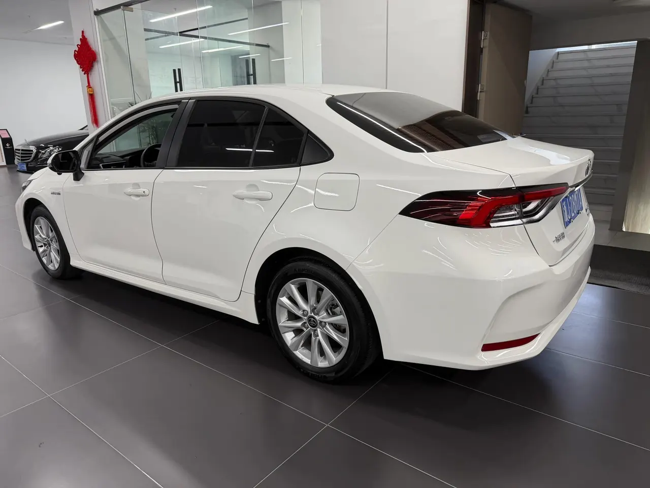 Toyota 2023 Corolla Double Engine 1.8 Stepless Intelligent Electric Hybrid Elite Automatic Gear 2