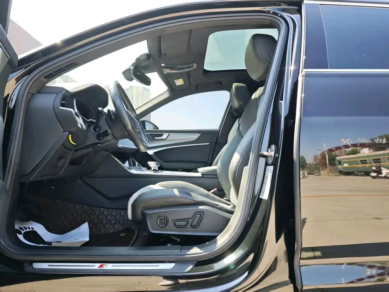 Audi 2021 A6L 2.0TFSI 40TFSI Deluxe Dynamic Automatic 2