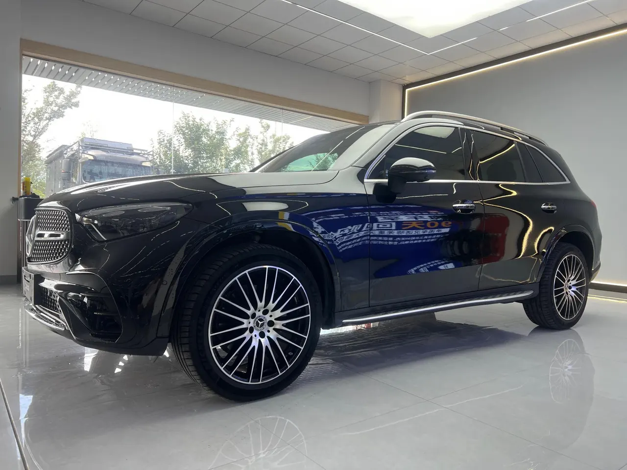 Mercedes Benz 2025 GLC 300 L 4MATIC 48V 2.0T Luxury 5-seat Automatic Gear - View 1