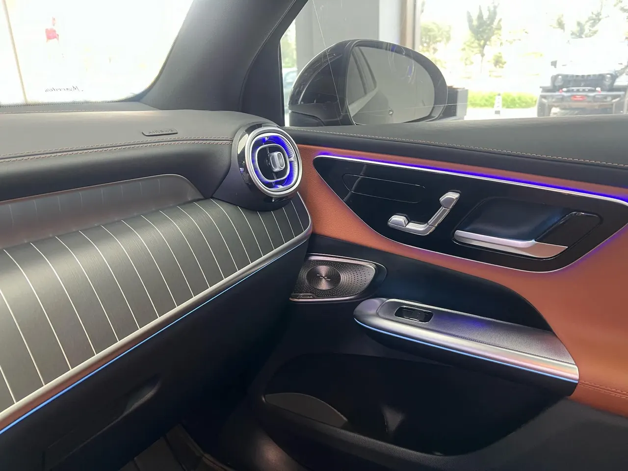 Mercedes Benz 2025 GLC 300 L 4MATIC 48V 2.0T Luxury 5-seat Automatic Gear 10