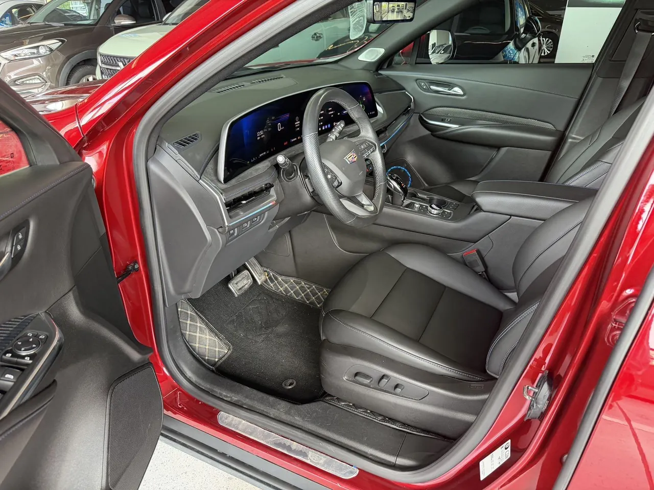 Cadillac 2024 XT4 48V 2.0T 28T 4-wheel drive luxury automatic gear 3