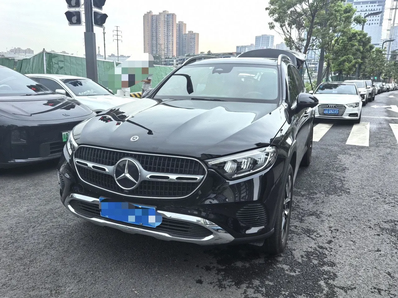 Mercedes Benz 2023 GLC 260 L 4MATIC 48V 2.0T Dynamic 5-seat Automatic Gear - View 1