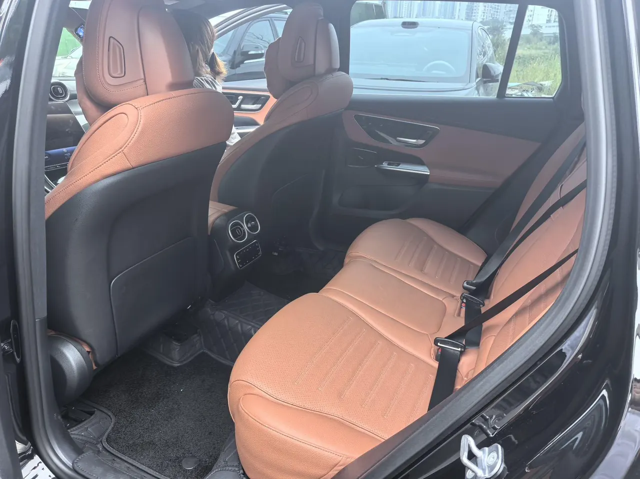 Mercedes Benz 2023 GLC 260 L 4MATIC 48V 2.0T Dynamic 5-seat Automatic Gear 4