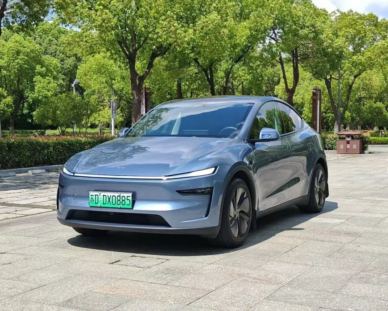 Tesla 2025 Model Y rear-wheel drive version automatic transmission - View 1