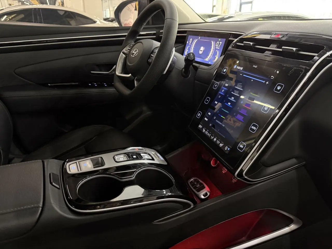 Hyundai 2022 Tousheng L 1.5T LUX Premium N Line Automatic 12