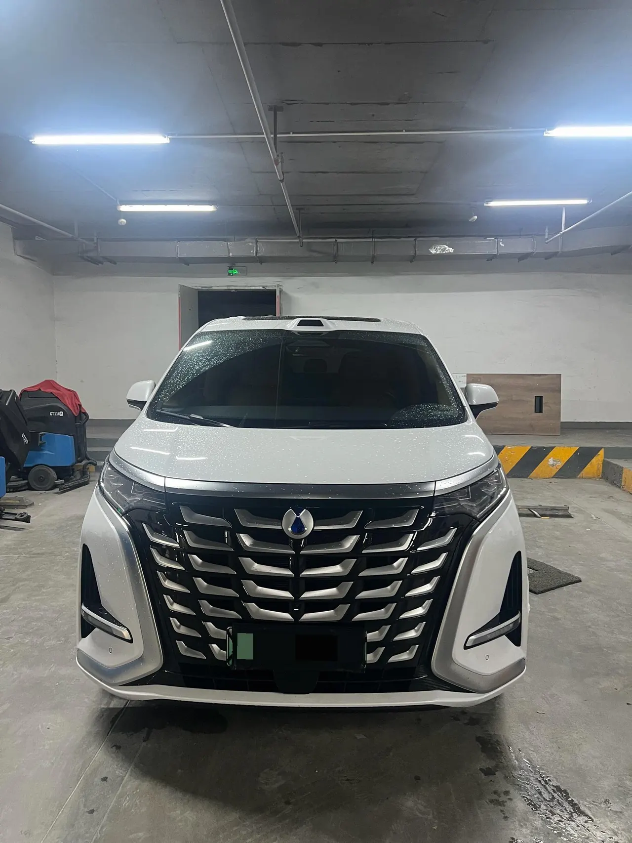 Denza 2025 Denza D9 DM-i 1.5T stepless four-wheel drive automatic gear 2