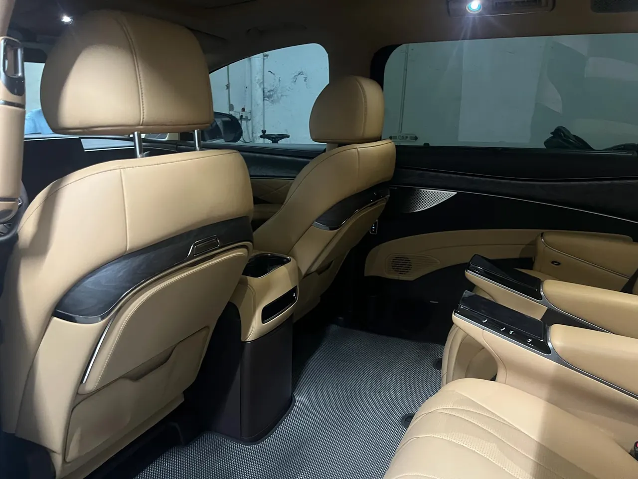 Denza 2025 Denza D9 DM-i 1.5T stepless four-wheel drive automatic gear 5