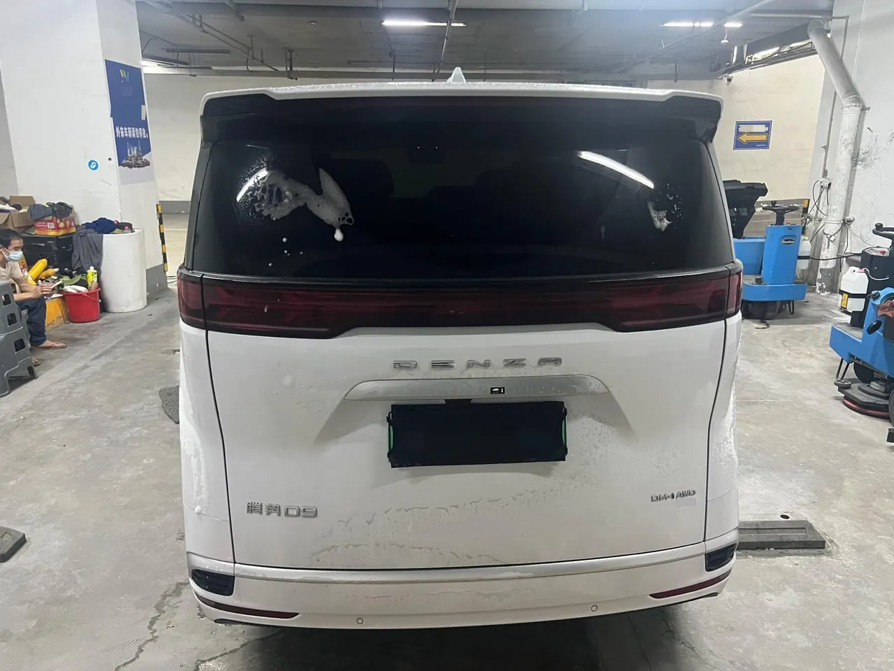 Denza 2025 Denza D9 DM-i 1.5T stepless four-wheel drive automatic gear 7