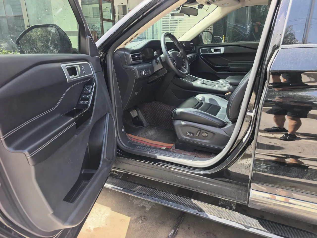 Ford 2023 Explorer 2.3T EcoBoost 285 4-wheel fashion plus 7-seat automatic gear 2
