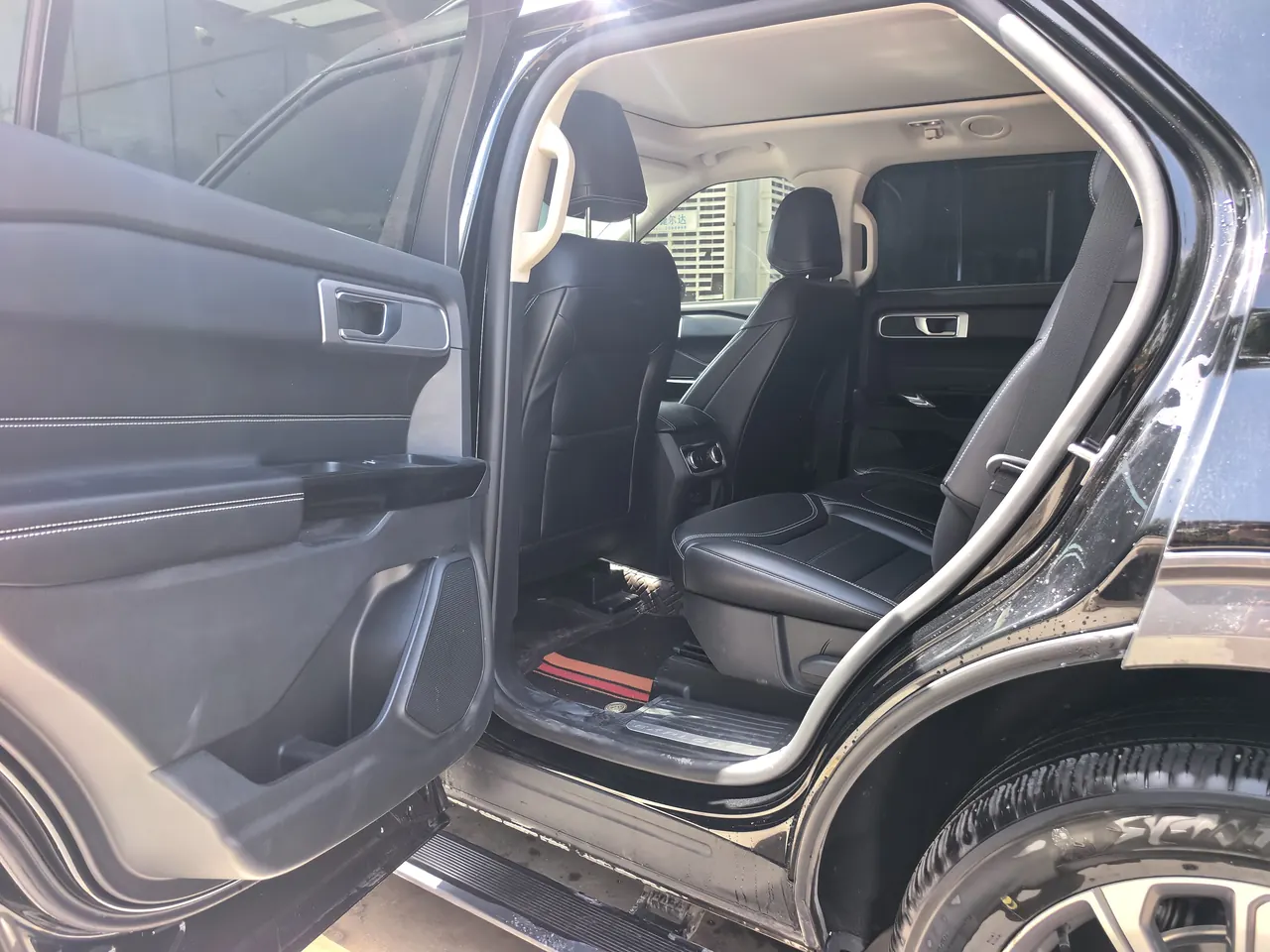 Ford 2023 Explorer 2.3T EcoBoost 285 4-wheel fashion plus 7-seat automatic gear 3