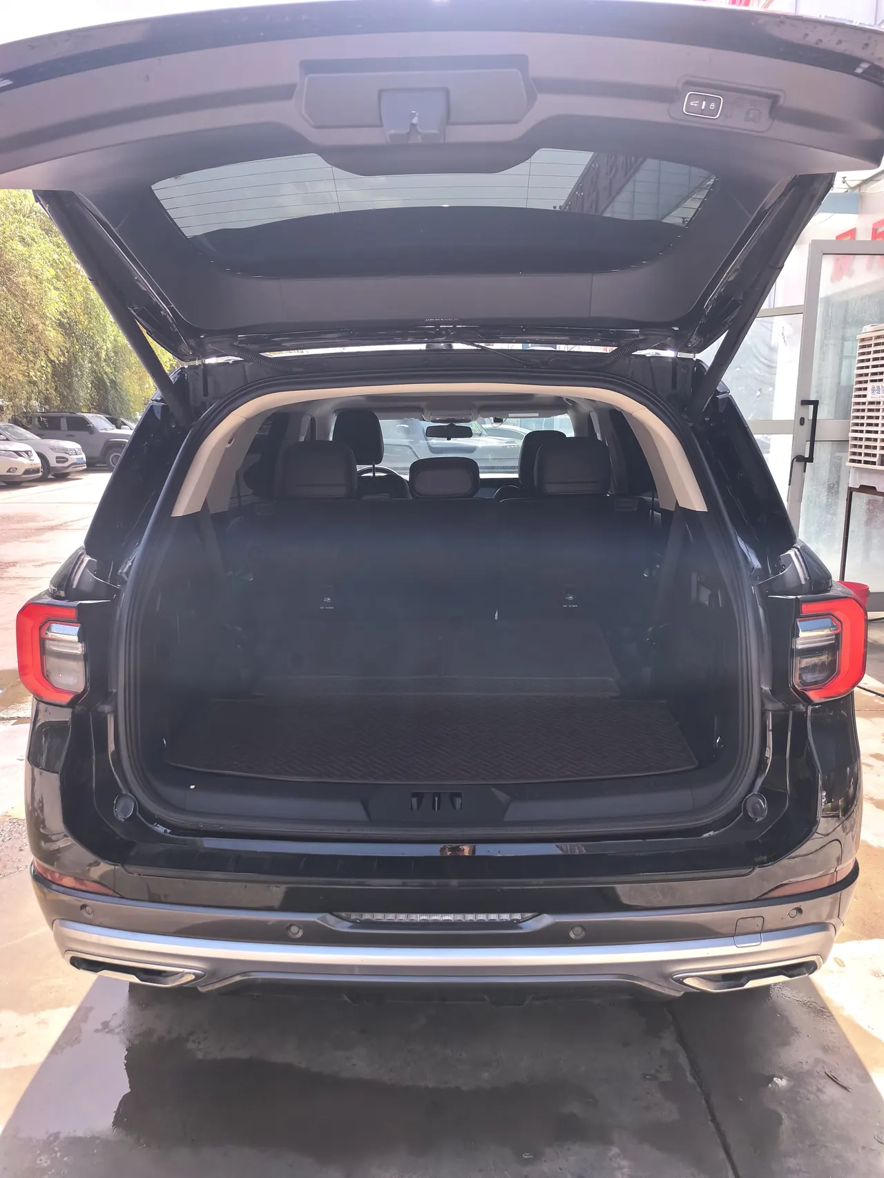 Ford 2023 Explorer 2.3T EcoBoost 285 4-wheel fashion plus 7-seat automatic gear 4