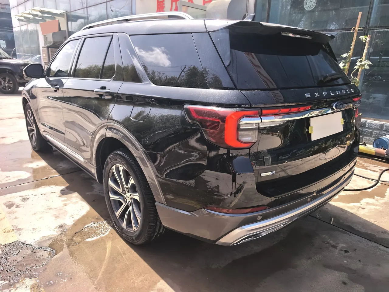 Ford 2023 Explorer 2.3T EcoBoost 285 4-wheel fashion plus 7-seat automatic gear 5