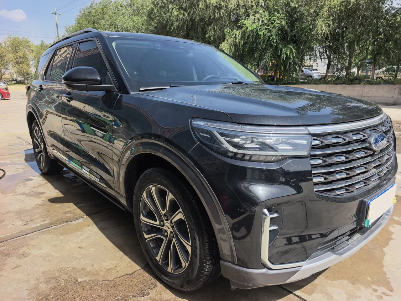 Ford 2023 Explorer 2.3T EcoBoost 285 4-wheel fashion plus 7-seat automatic gear 8