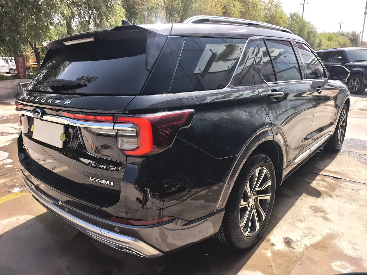 Ford 2023 Explorer 2.3T EcoBoost 285 4-wheel fashion plus 7-seat automatic gear 9