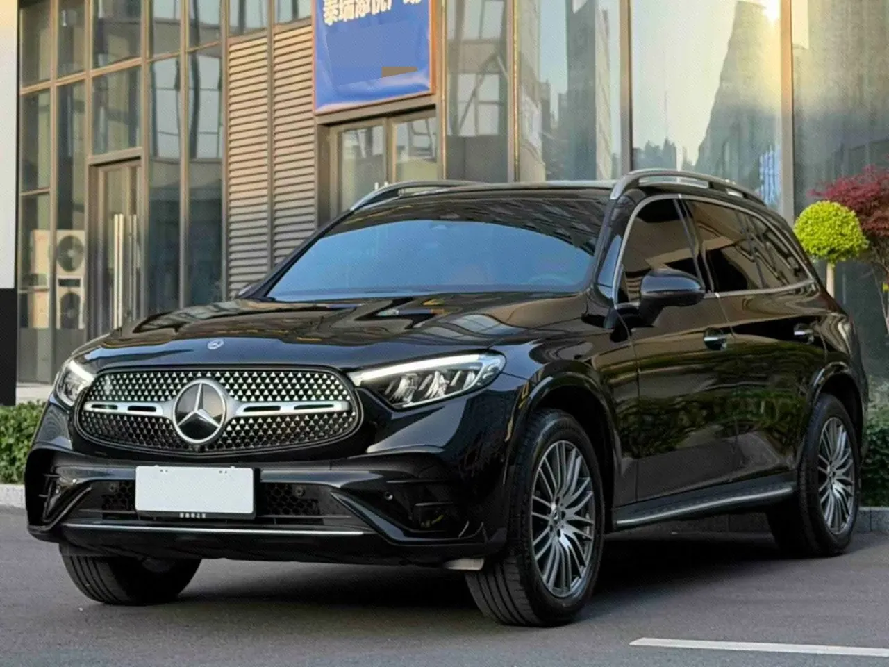 Mercedes Benz 2025 GLC 300 L 4MATIC 48V 2.0T dynamic 5-seat automatic gear - View 1