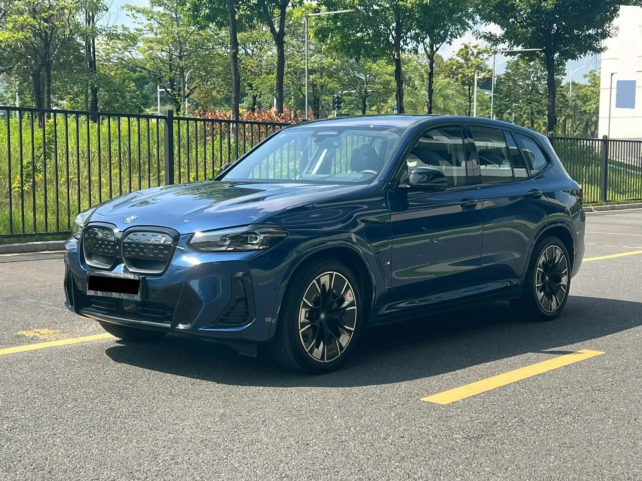BMW 2022 iX3 Creat Collar Automatic - View 1