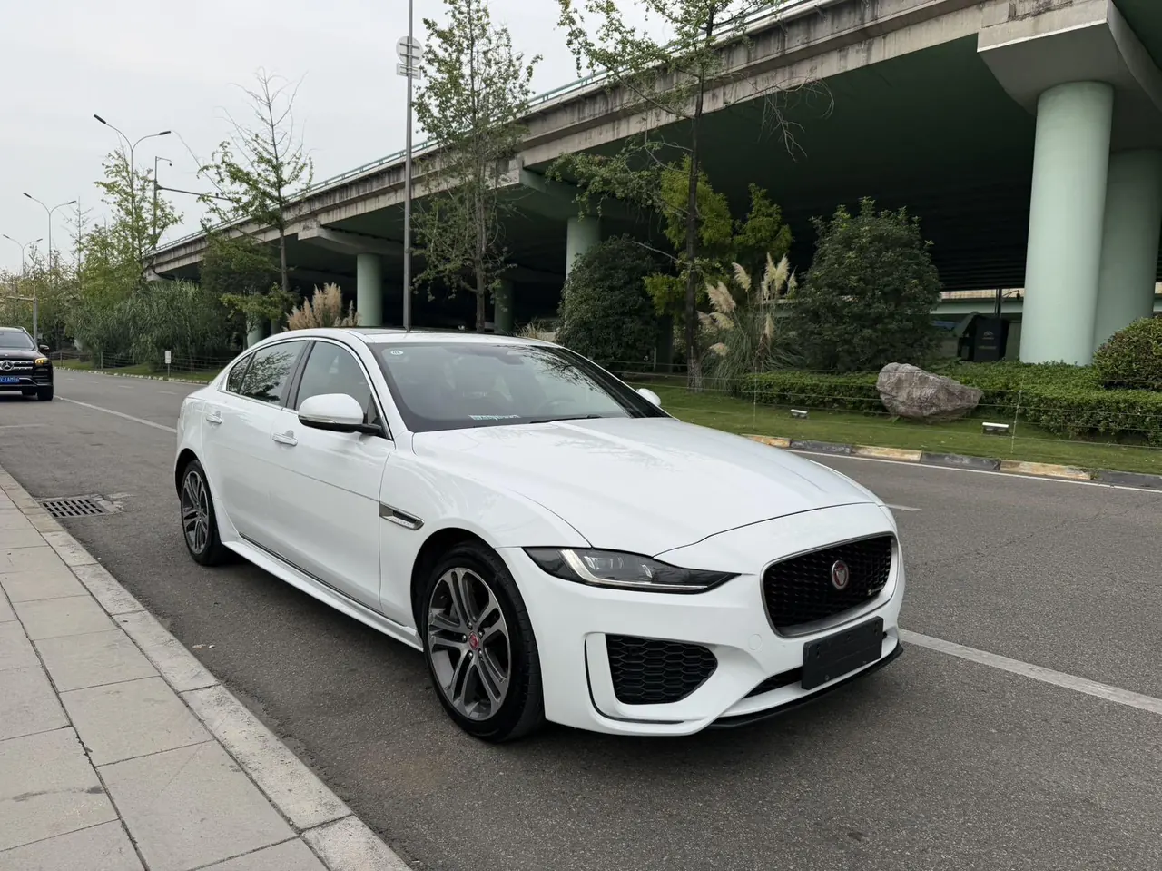 Jaguar 2021 XEL 2.0T 250PS R-DYNAMIC S Enterprising Sports Edition Automatic Gear 3
