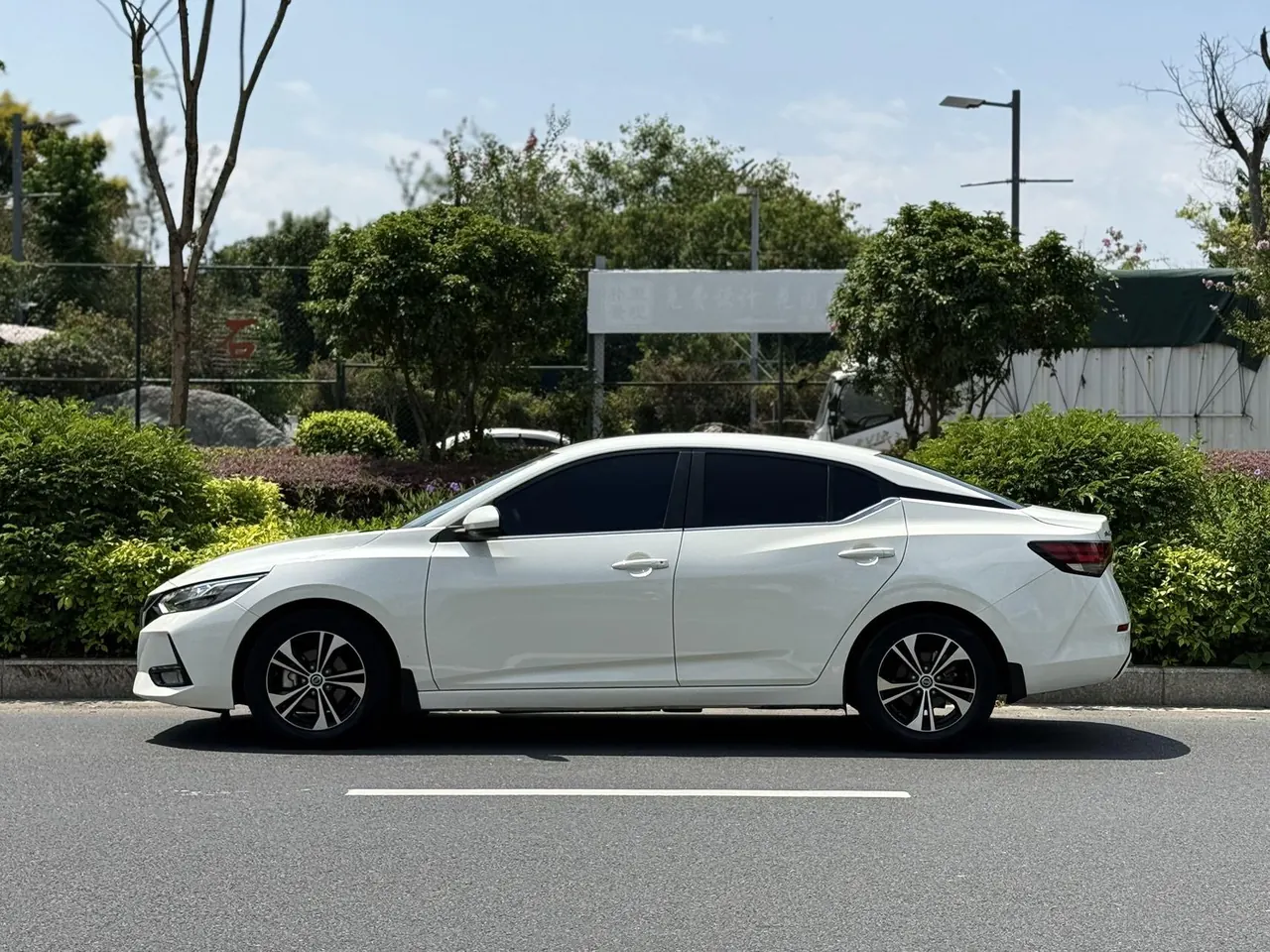 Nissan 2021 Sylphy 1.6 Stepless XL Pleasant Edition Automatic Gear 3