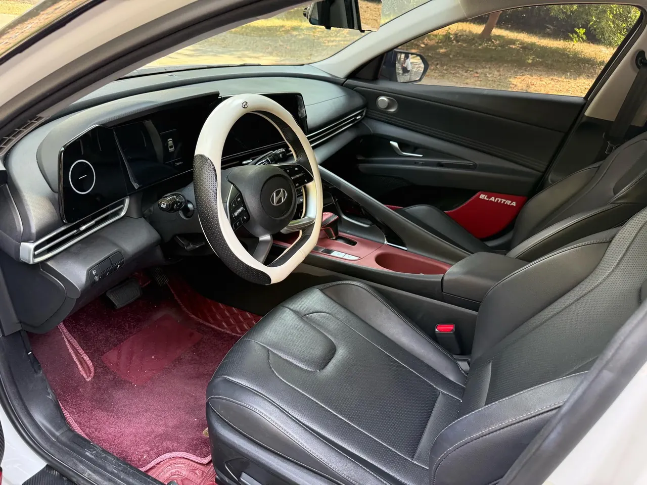 Hyundai 2023 Elantra -3-compartment 1.5 stepless LUX premium automatic gear 5