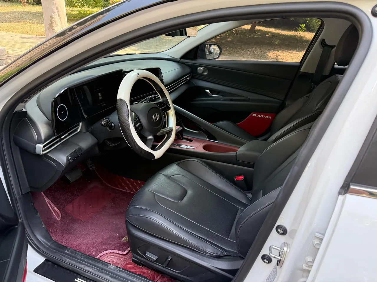 Hyundai 2023 Elantra -3-compartment 1.5 stepless LUX premium automatic gear 6