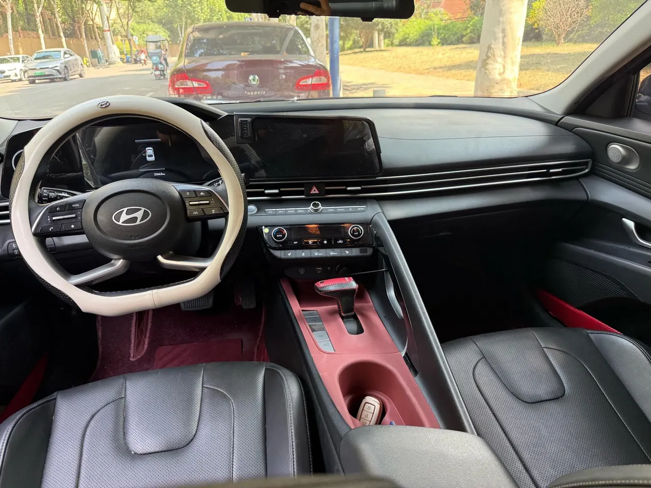 Hyundai 2023 Elantra -3-compartment 1.5 stepless LUX premium automatic gear 7