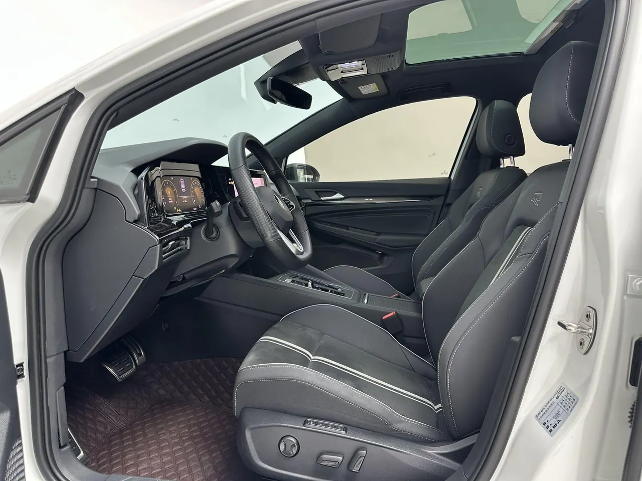 Volkswagen 2023 Golf 8 R-Line 1.4TSI 280TSI Automatic 7