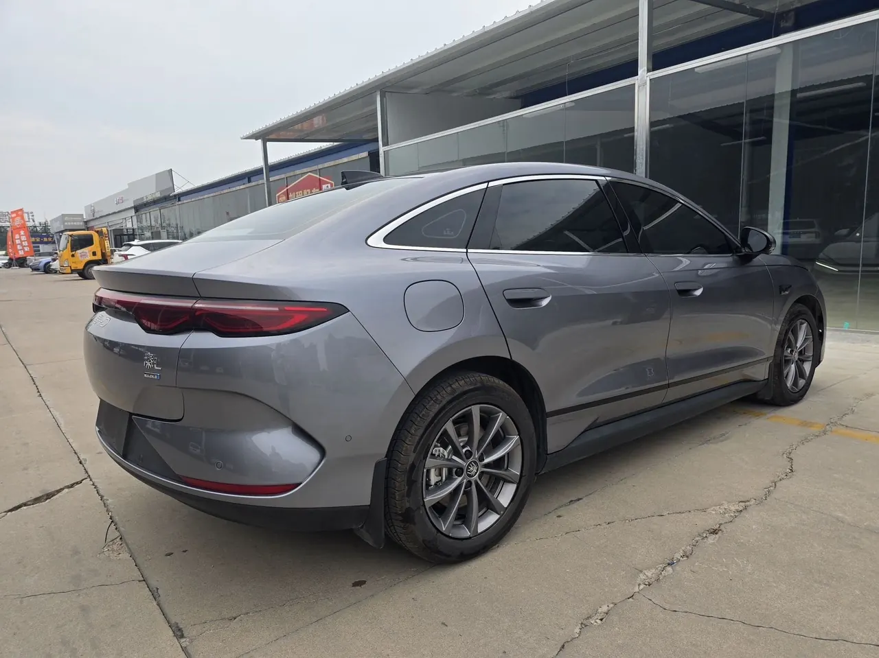 BYD 2025 Qin L EV 470KM Leading Automatic Gear 8