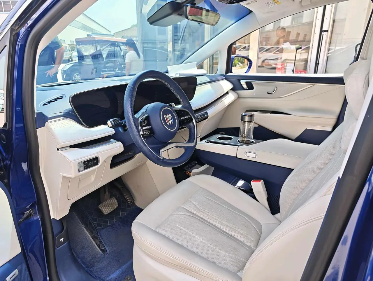 Buick 2024 GL8 Lu Zun PHEV 1.5T Luxury Edition 7-seat Automatic Gear 10