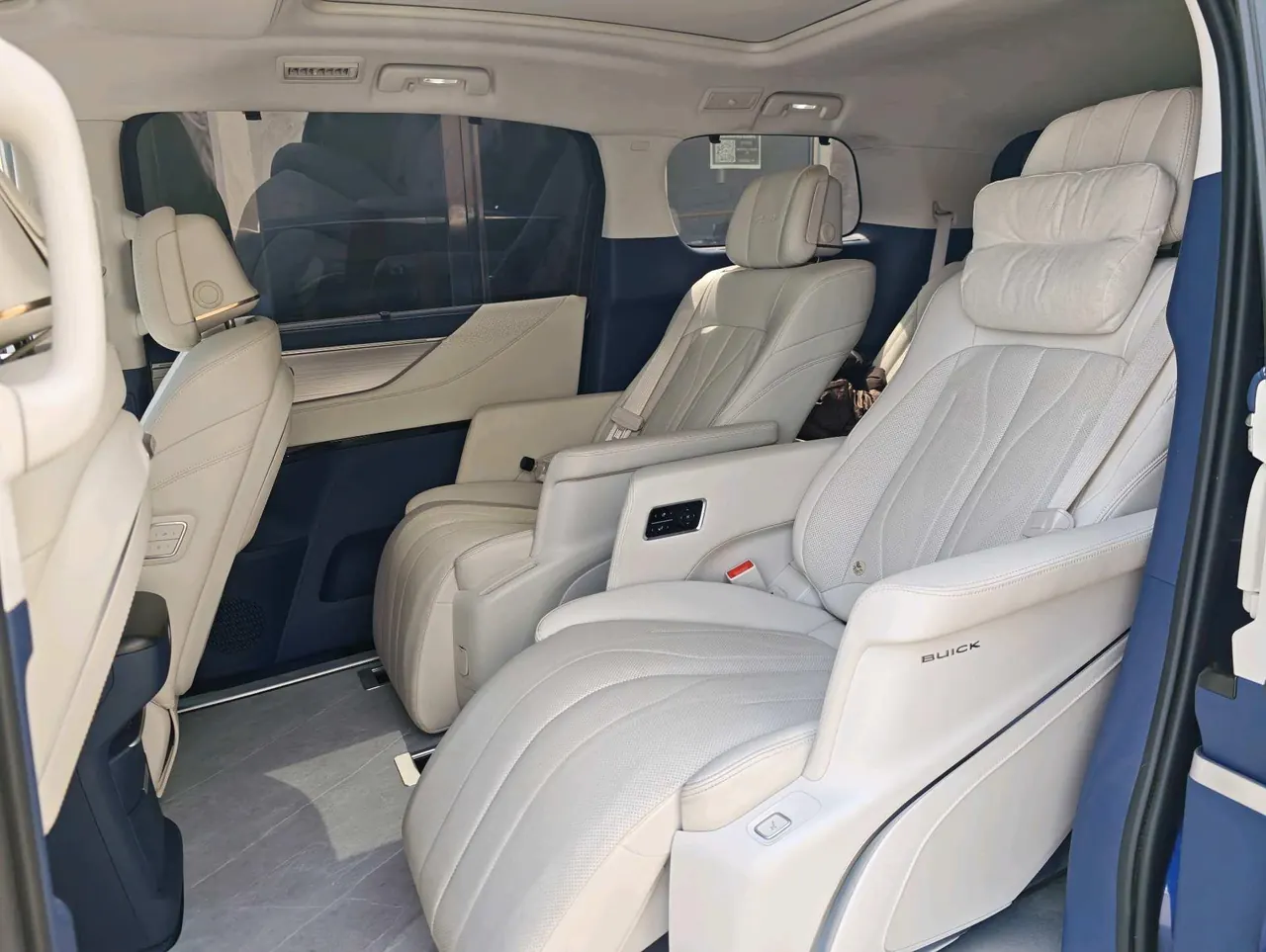 Buick 2024 GL8 Lu Zun PHEV 1.5T Luxury Edition 7-seat Automatic Gear 11
