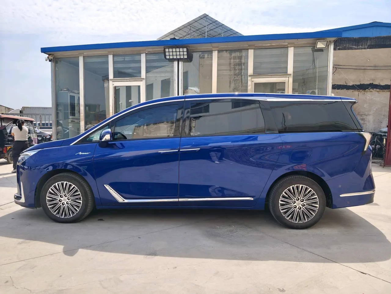 Buick 2024 GL8 Lu Zun PHEV 1.5T Luxury Edition 7-seat Automatic Gear 4