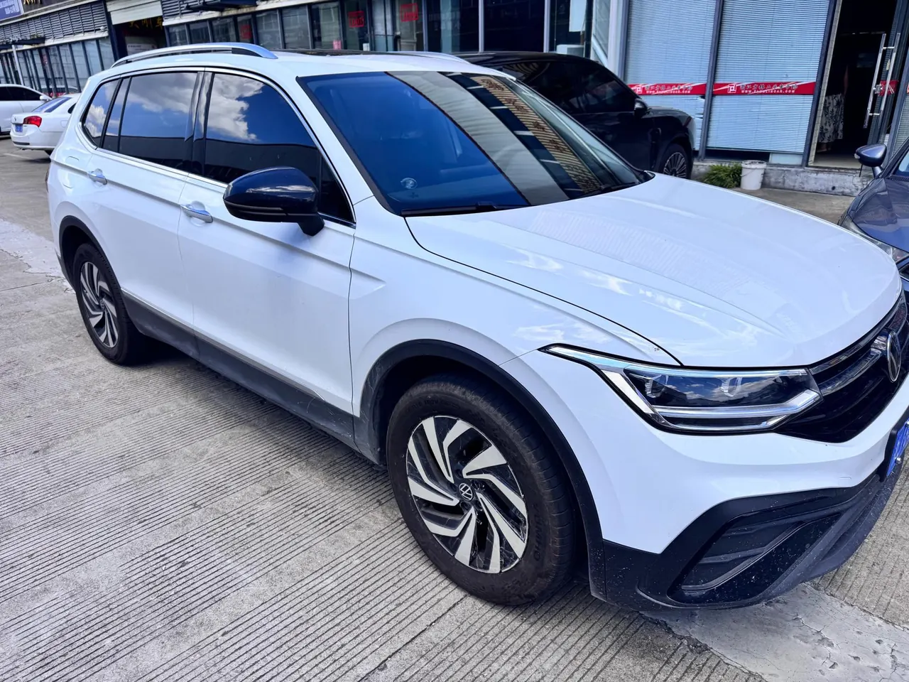 Volkswagen 2024 Tiguan L 1.5TSI 300TSI Two‑Wheel‑Drive Longteng Edition Automatic Transmission 3