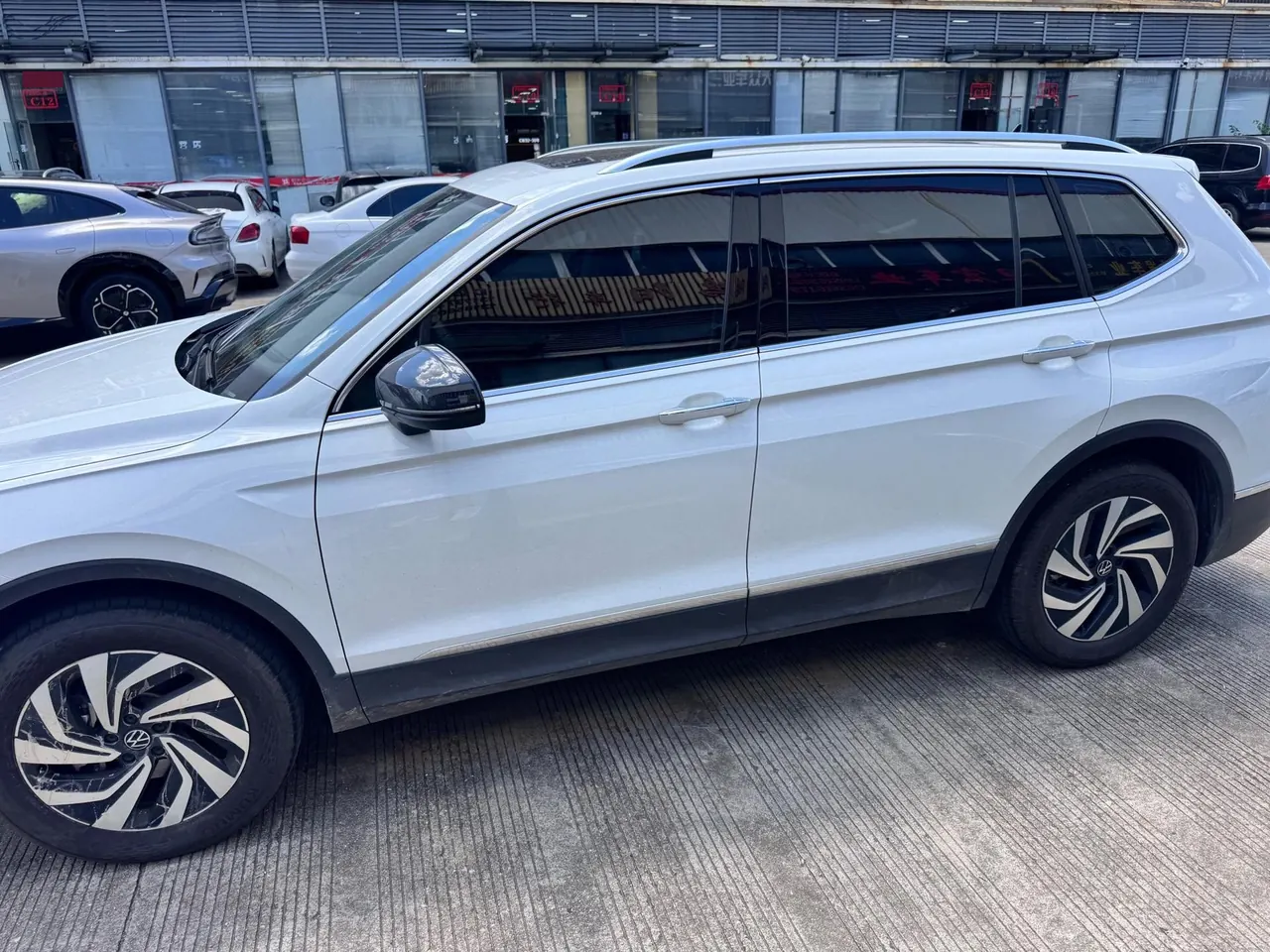 Volkswagen 2024 Tiguan L 1.5TSI 300TSI Two‑Wheel‑Drive Longteng Edition Automatic Transmission 5