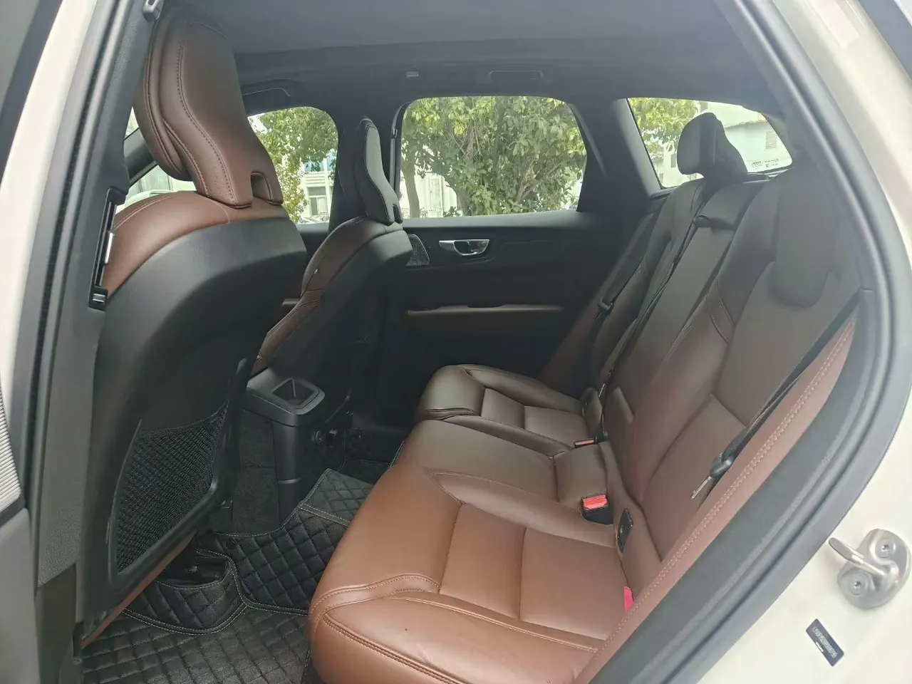 Volvo XC60 New Energy 2025 XC60 PHEV 2.0T Long Endurance Four-wheel Drive Zhiya Deluxe Edition Automatic Gear 5