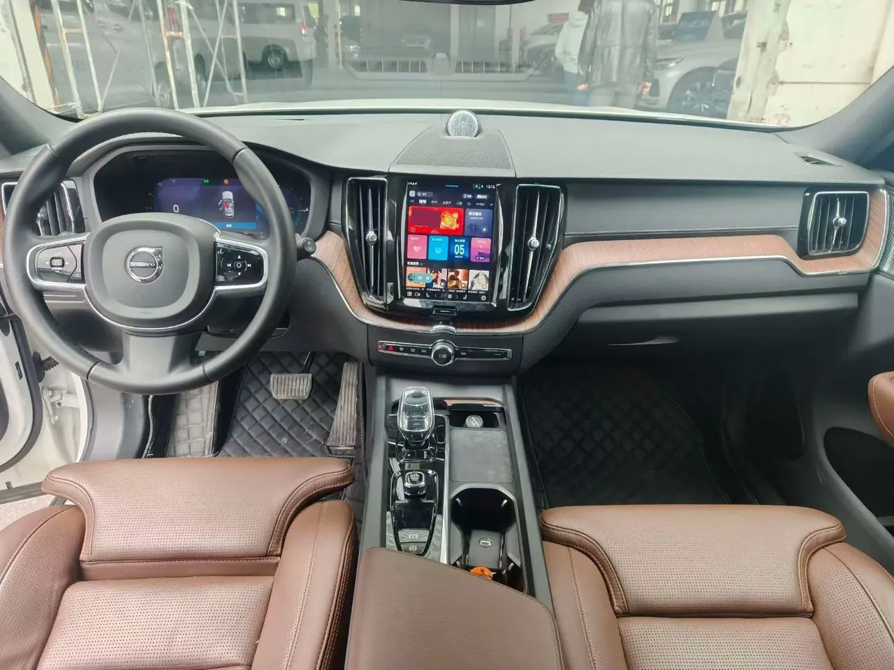 Volvo XC60 New Energy 2025 XC60 PHEV 2.0T Long Endurance Four-wheel Drive Zhiya Deluxe Edition Automatic Gear 7
