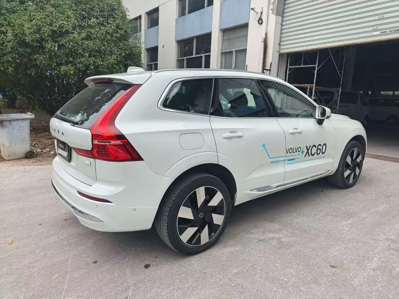 Volvo XC60 New Energy 2025 XC60 PHEV 2.0T Long Endurance Four-wheel Drive Zhiya Deluxe Edition Automatic Gear 9