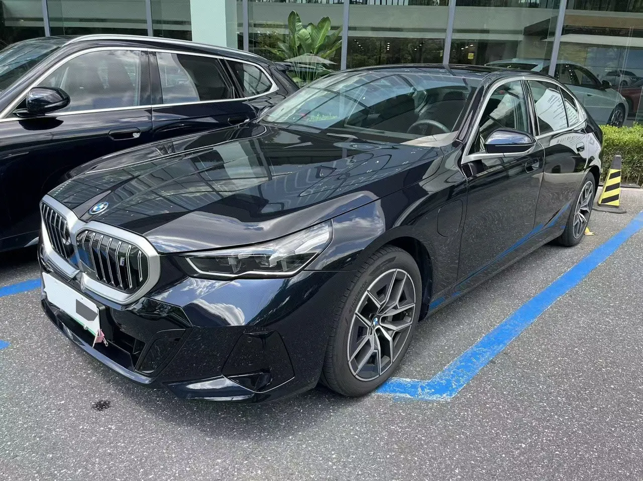 BMW 2026 i5 eDrive 40L M Sports Suit (Modified) Automatic Gear - View 1