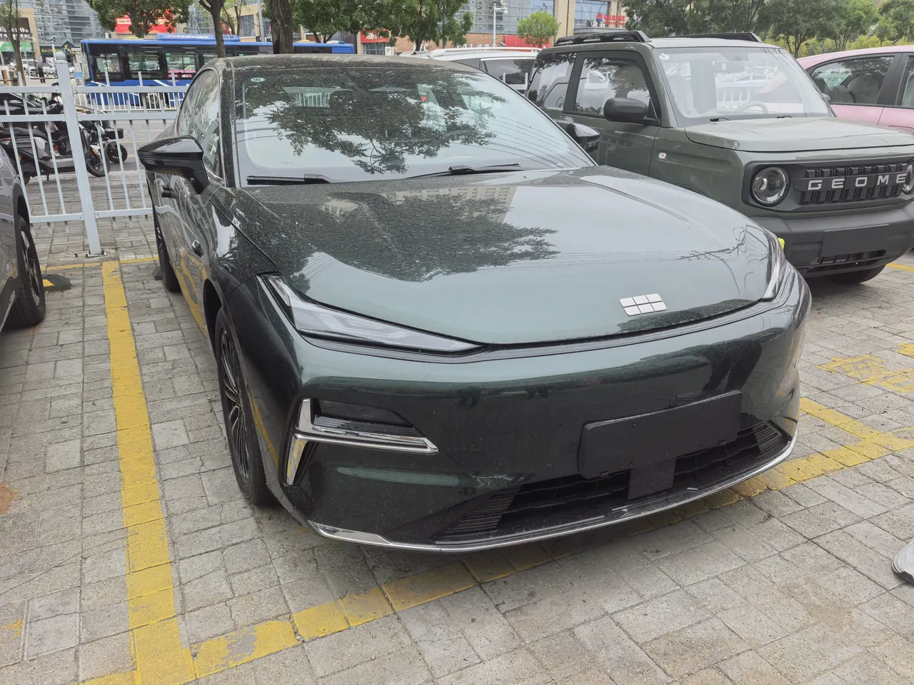 Geely Galaxy 2025 Xingyao 8 EM-i 1.5 130km Premium Edition Automatic Gear 2