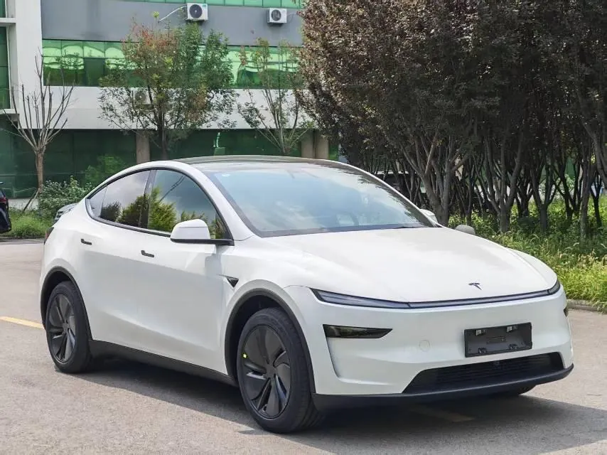 Tesla 2026 Model Y Rear-Wheel-Drive Automatic 3