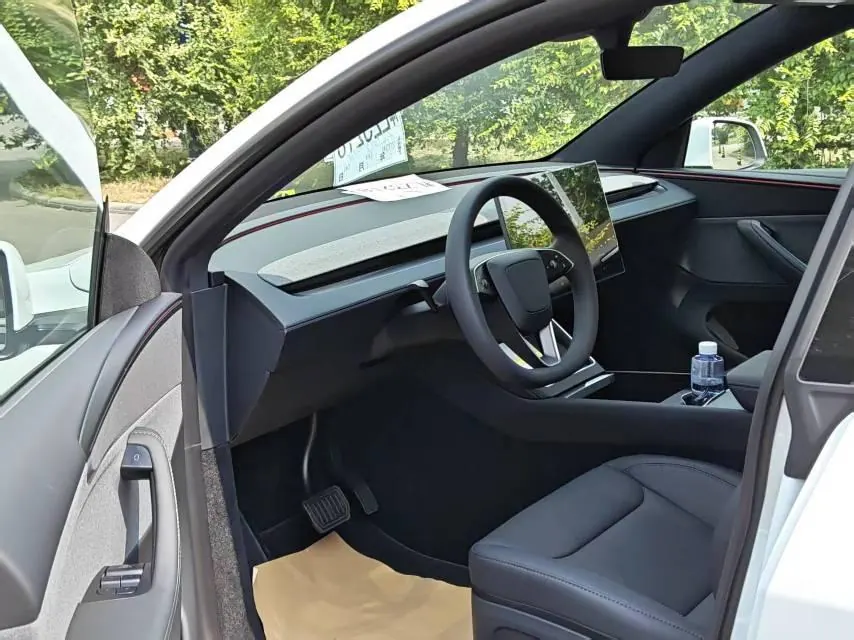 Tesla 2026 Model Y Rear-Wheel-Drive Automatic 4